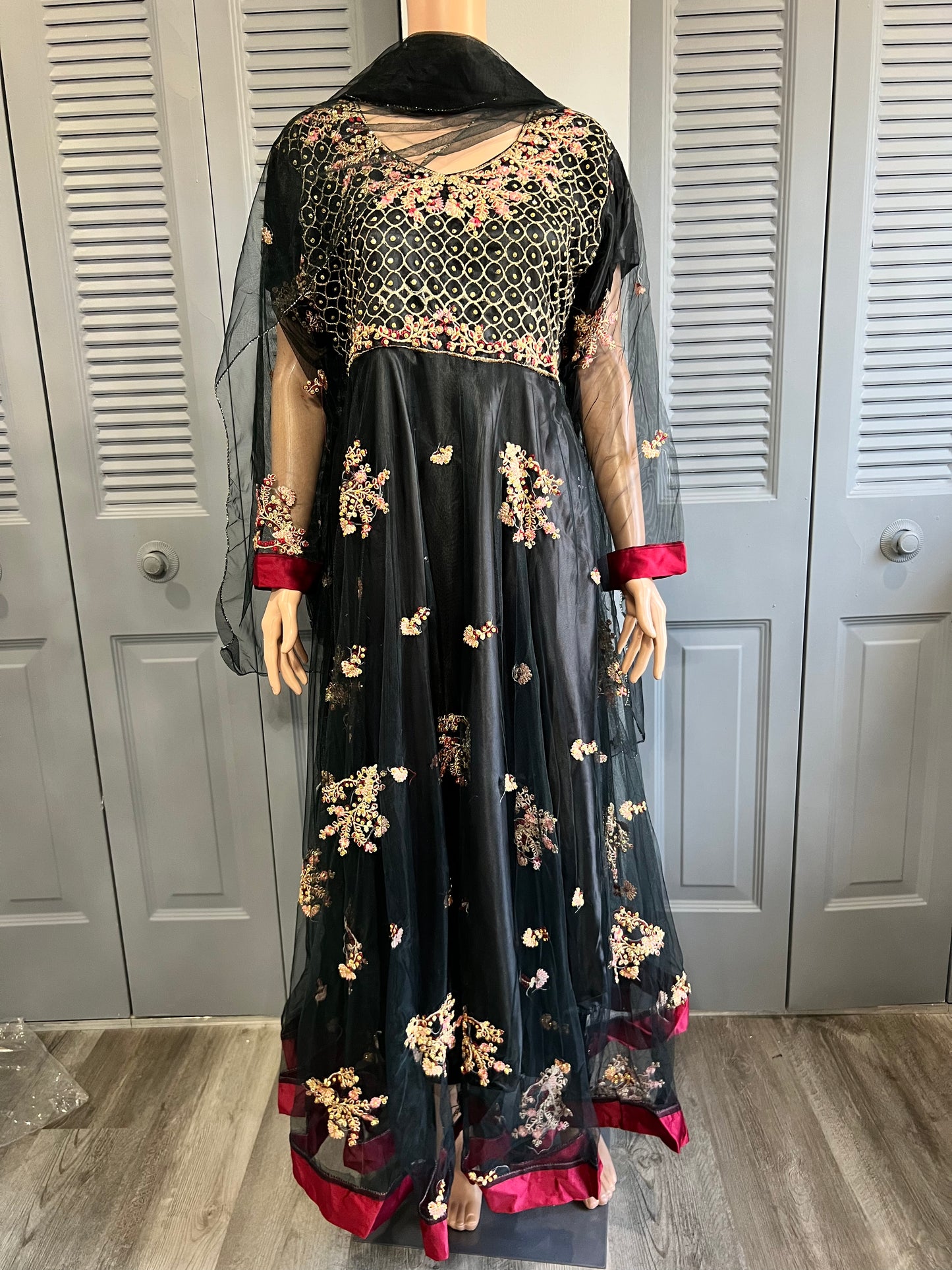 Elegant Long Embroidered Frok Riwaj